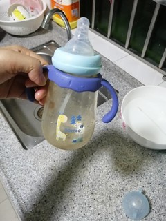 多功能奶瓶让宝贝爱上喝奶！