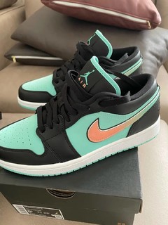 AIR JORDAN 1 板鞋