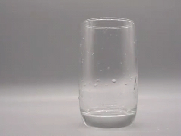 简单粗暴，SINGHA胜狮苏打水