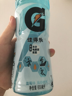 蓝莓味的运动饮料，喝着还不错