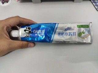 黑人小青瓜牙膏，“吃”起来味道不错