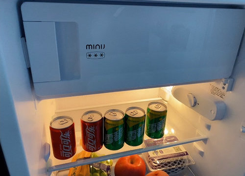 放在书房的迷你冰箱