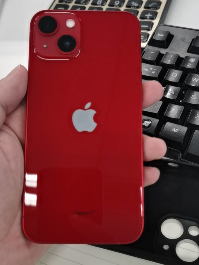 苹果13红色实物图图片