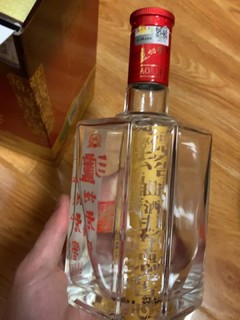 这酒特别好喝,自己独饮或宴请宾朋都很不错