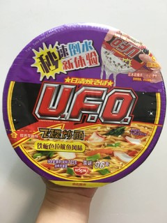 超爱！UFO 铁板色拉鱿鱼味拌面