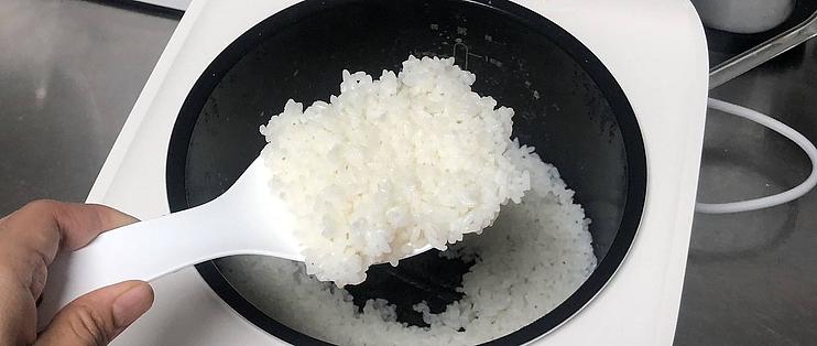 大米饭不好吃跟电饭煲有关？换了电饭煲煮出了柴火香的米饭