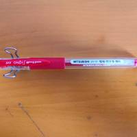 三菱红色中性笔UM-151体验