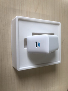 手机灌电器～Anker 65w 充电头