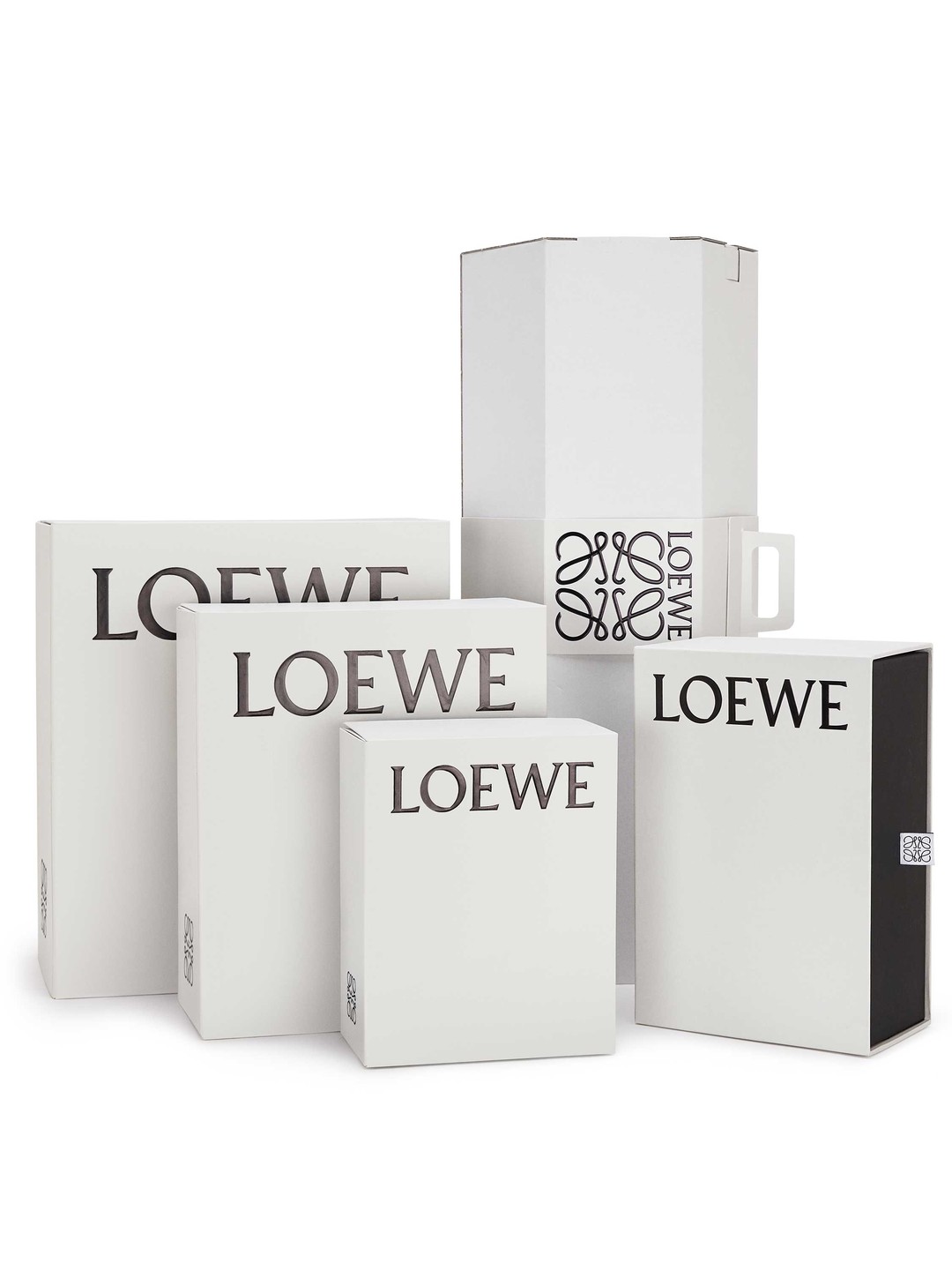 Loewe推出全新Amazona手袋，刘雯、万茜、泫雅谁的演绎更优秀？