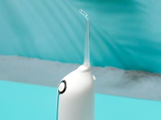 清洁更彻底，冲牙器守护牙齿健康。