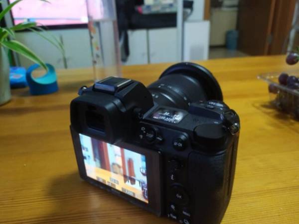 人生第一台半画幅单反