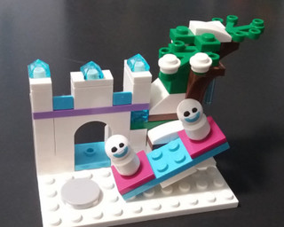 精致梦幻的LEGO艾莎魔法冰雪城堡