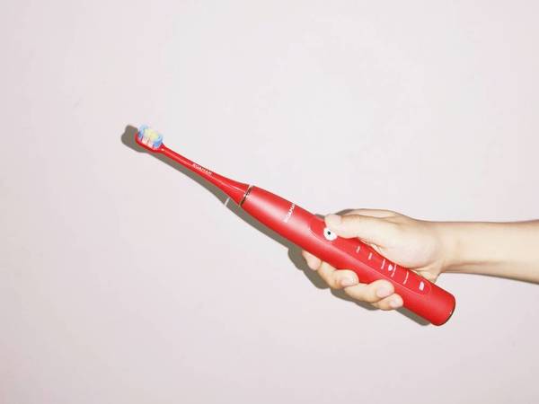 想牙齿更加洁白吗，罗曼电动牙刷使用体验