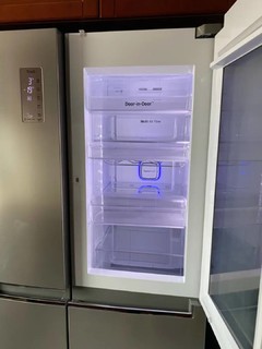 这款冰箱尺寸不占空间容量大,做工精良