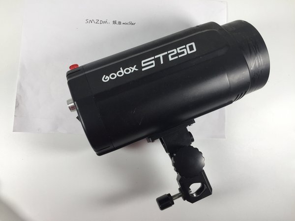 专业拍照必不可少的闪光灯神牛ST250W