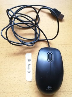 四年前买的罗技M100r鼠标，依然好用。