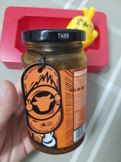 太二酸菜鱼？不，它是太二酸菜牛肉酱