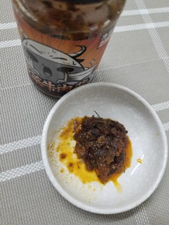 太二酸菜鱼？不，它是太二酸菜牛肉酱