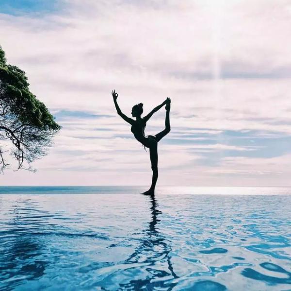 瑜伽是一种修身养心的运动,被当下社会的浮躁氛围与重大压力包围的