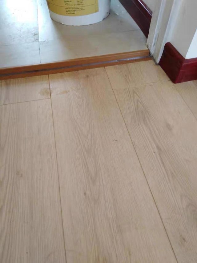 低调的木板
