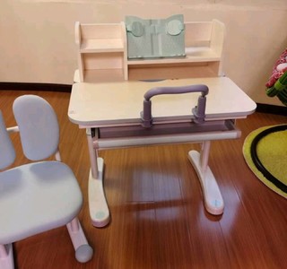 精致实用的京造的儿童学习桌