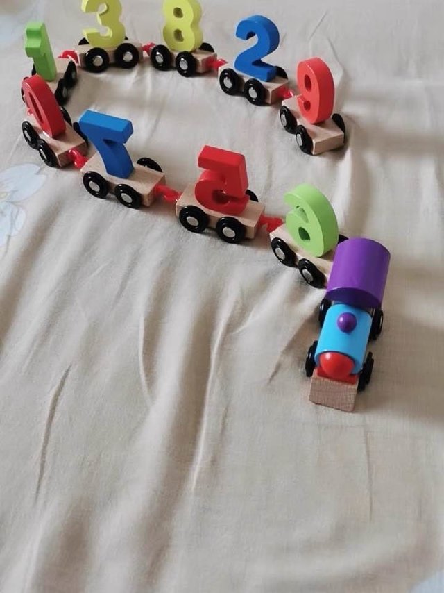 早教小玩具之数字火车，还不错呢