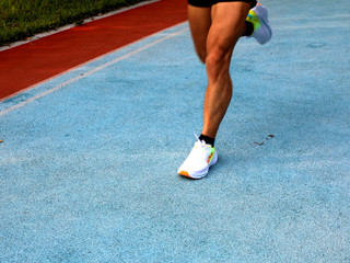 攻守兼备，大体重者也能玩的碳板跑鞋