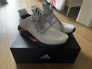 百搭轻便，adidas EDGE XT