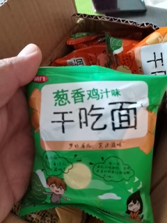 干吃面满满一大箱，太值了