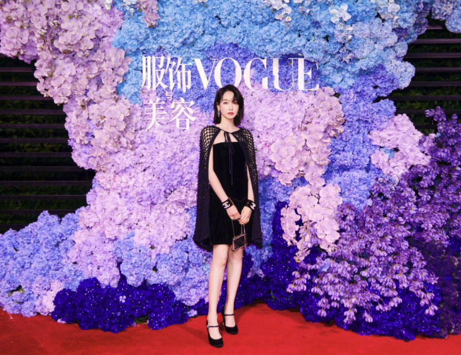 杨幂、刘雯、童谣的造型“杀”疯了！VOGUE新篇章之夜女明星红毯造型解析......