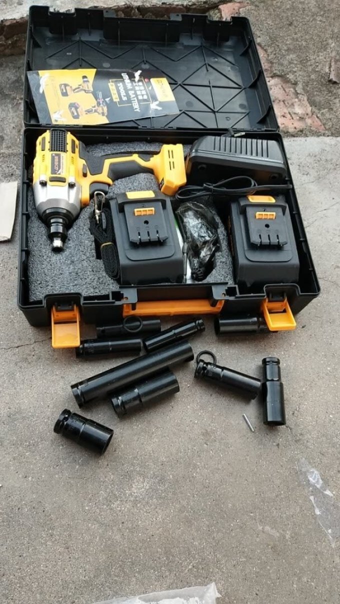 质量也还好德国爱瑞德锂电电动扳手无刷冲击扳手充电式架子工具套筒