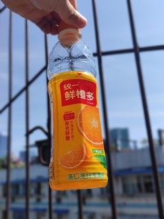 夏日喝橙汁的快乐！统一鲜橙多~