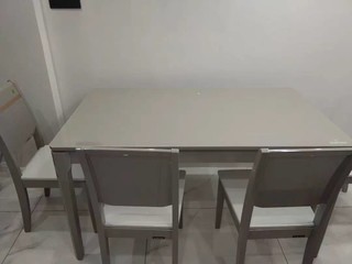 简易纯色风格餐桌