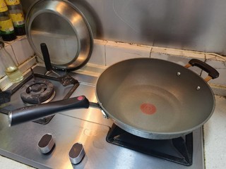 晒晒我家厨房的主力炒锅—苏泊尔红点不粘锅