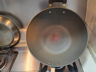 晒晒我家厨房的主力炒锅—苏泊尔红点不粘锅