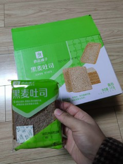 健康美味的良品铺子黑麦吐司