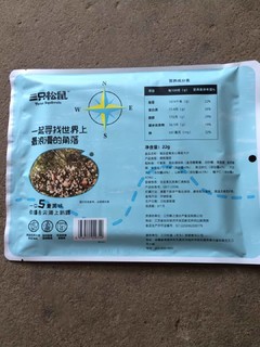 一大张的香甜酥脆，三只松鼠夹心海苔。