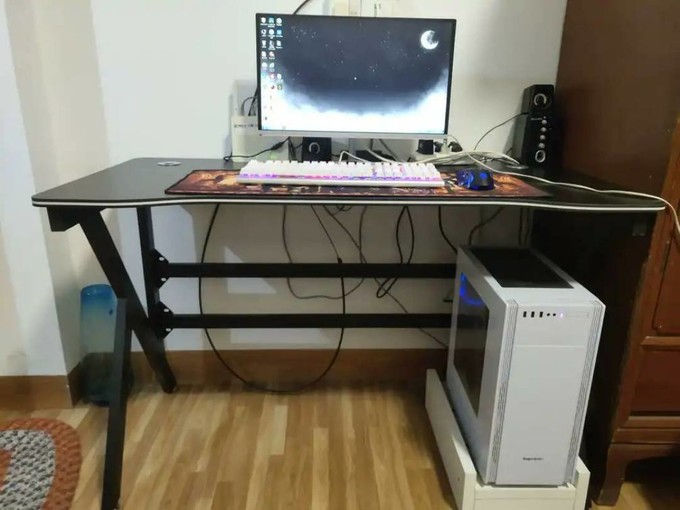 电脑桌