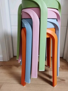 色彩斑斓的加厚塑料凳