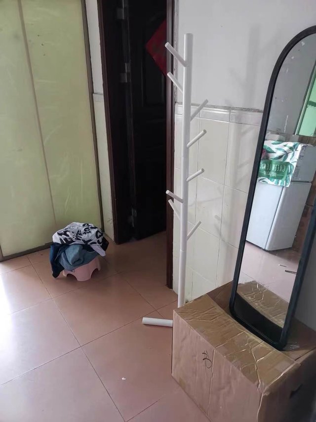 衣帽架，还不错高颜值，也实用。