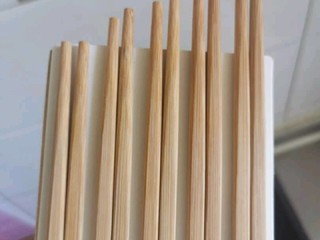 几块钱能买一大把的天然竹筷