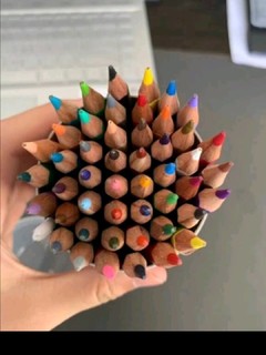 马克彩色铅笔