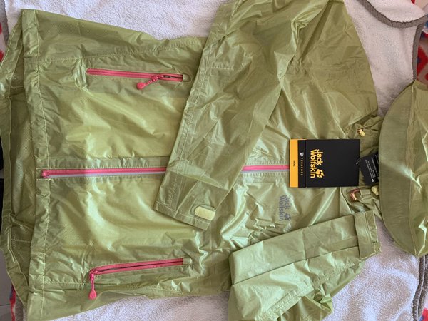 买件狼爪“蛇皮袋”冲锋衣，农村老总夸了我