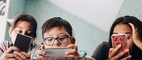 孩子沉迷手机怎么办？最有效的解决办法，实用的经验分享！