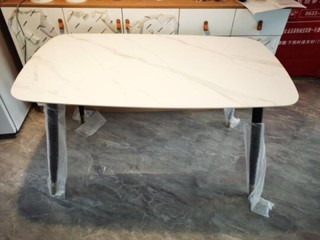 这款岩板餐桌值得入手！