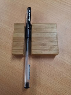 传统样式的中性笔