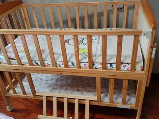 小宝宝的第一个婴儿床