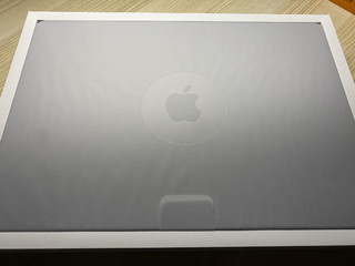 新鲜到手MacBook Pro 16