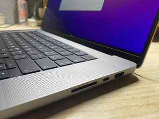 新鲜到手MacBook Pro 16