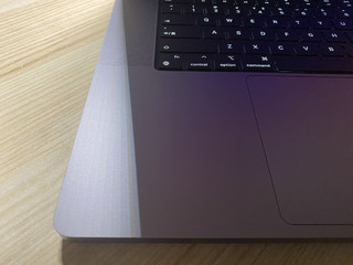 新鲜到手MacBook Pro 16